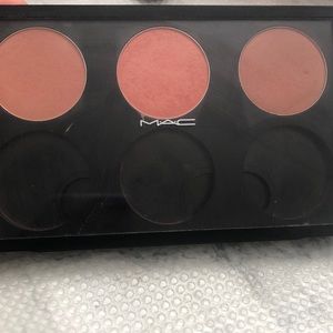 Mac Pro palette with 3 blushes